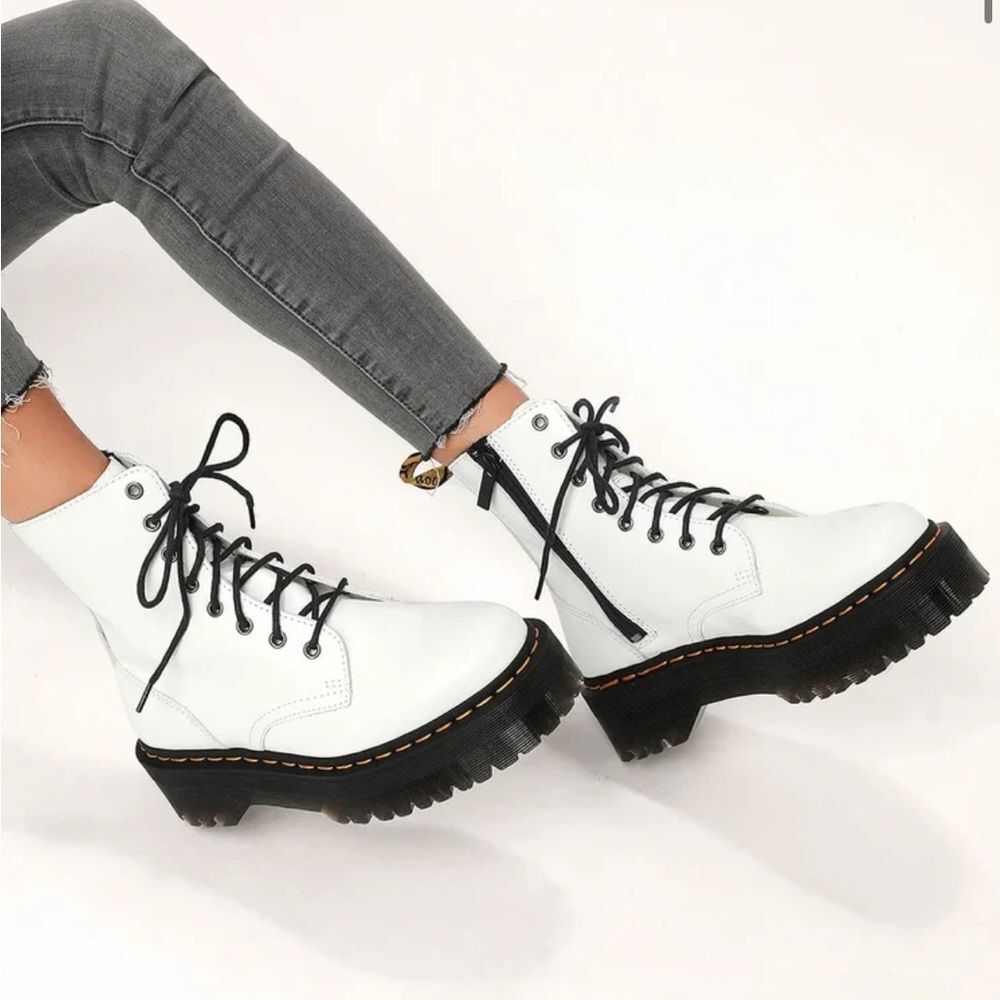 Dr. Marten NWOB white JADON thick sole high tops - 7 women’s - Picture 2 of 12
